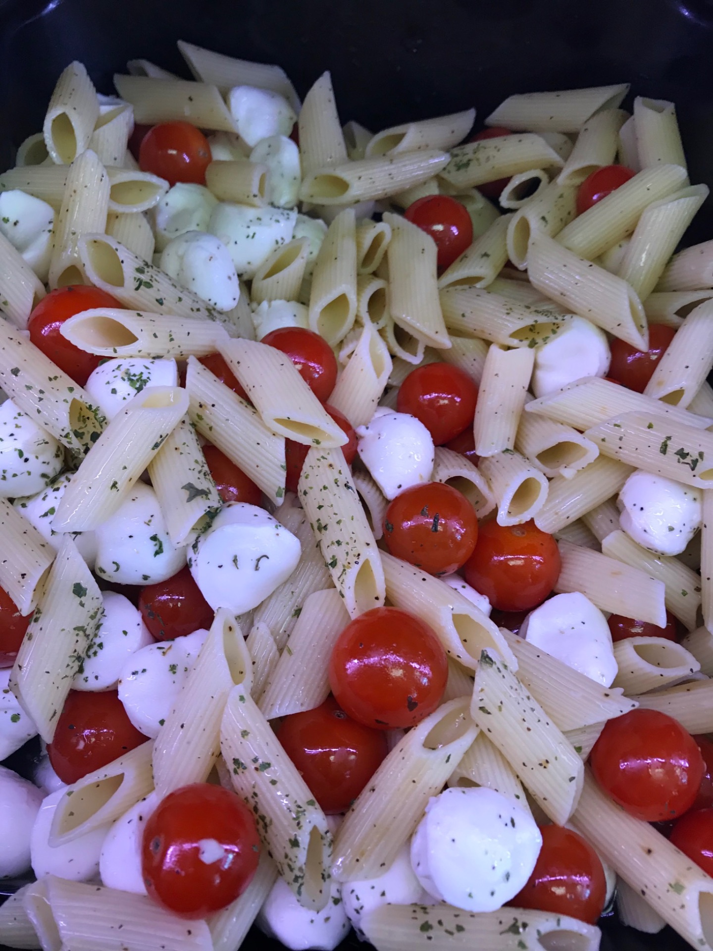 Caprese pasta salad with penne, fresh mozzarella and cherry tomatoes